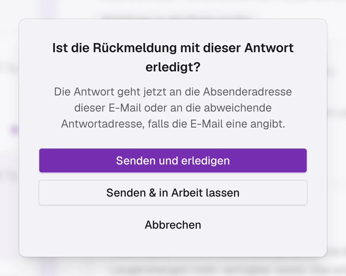 Der Sende-Dialog der App: „Ist die Rückmeldung mit dieser Antwort erledigt?“ mit den Knöpfen „Senden und erledigen“, „Senden & in Arbeit lassen“ und „Abbrechen“.